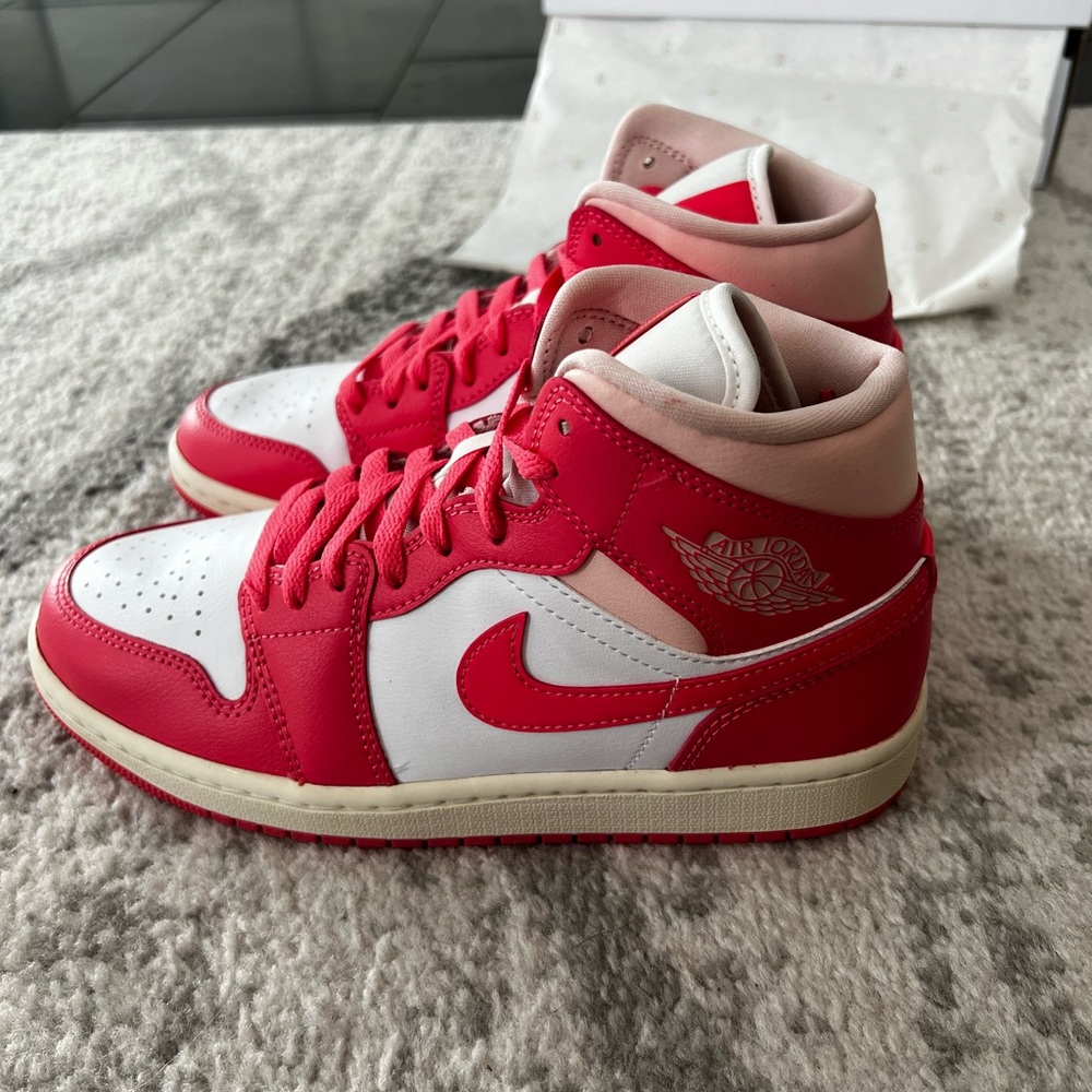 Nike women 7.5 Air Jordan 1 mid new in box white/sea corral/atmosphere